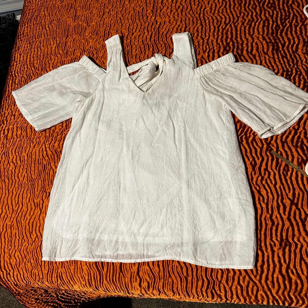 Doe & Rae cold shoulder blouse